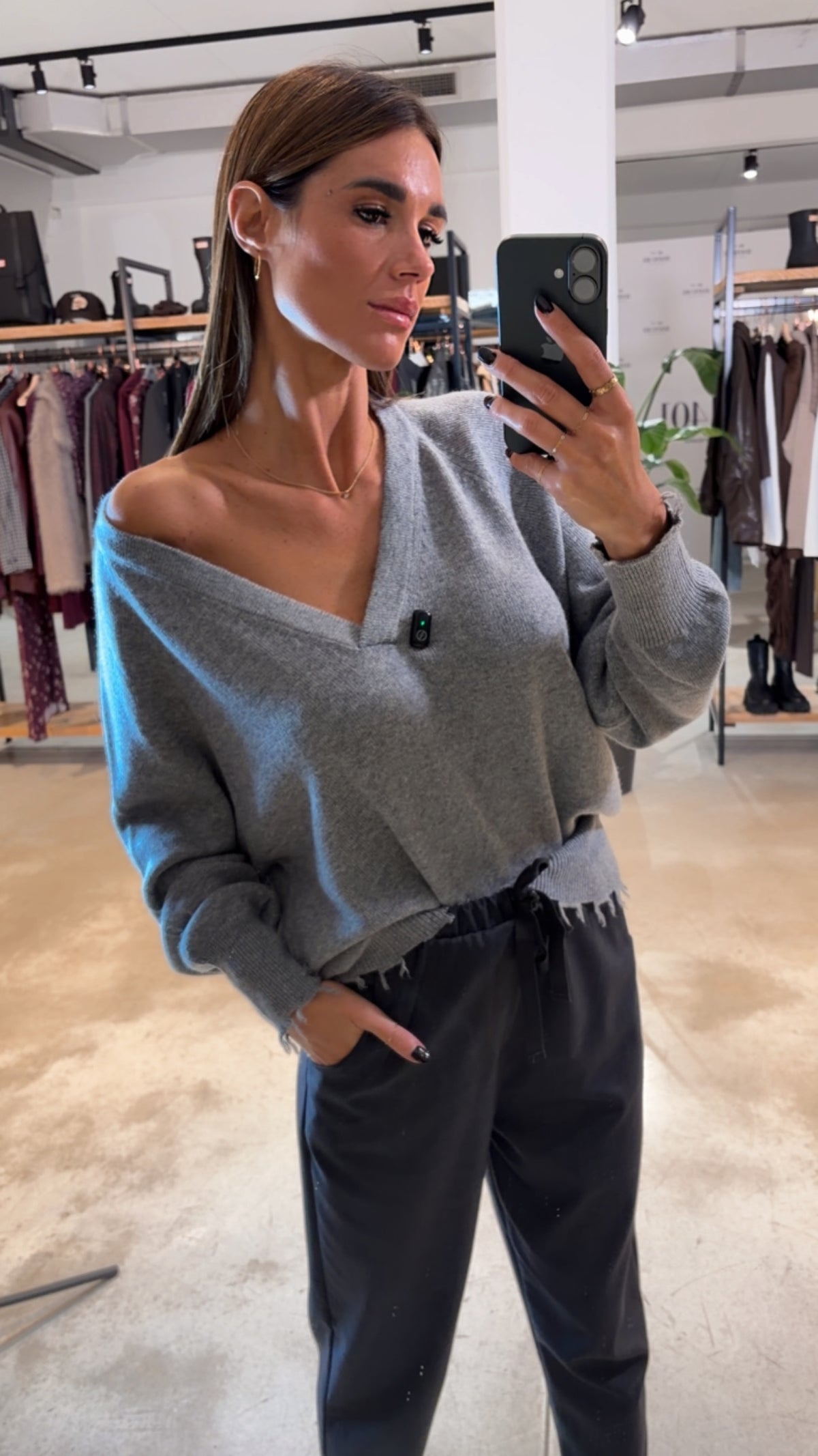 Pull scollo a V con rotture