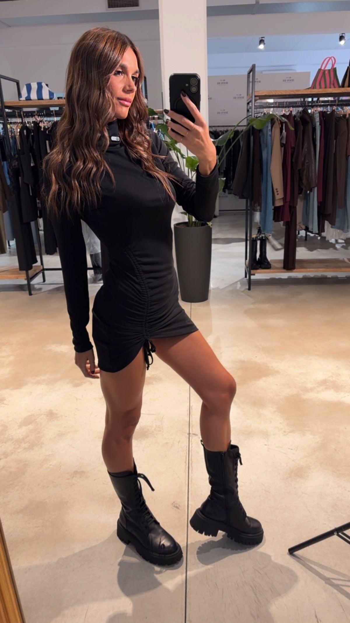 Abito Dolcevita Collo Alto Spacco Laterale Nero