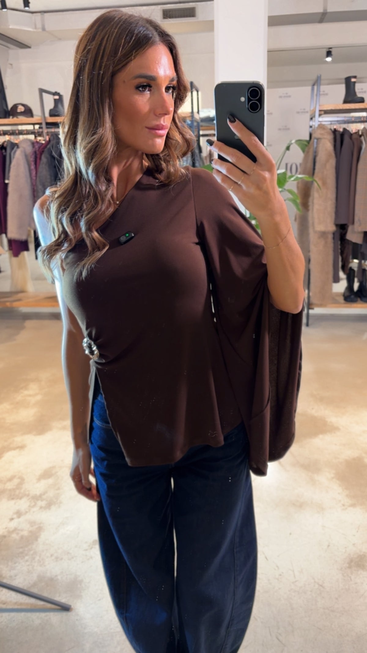 Maglia monospalla marrone