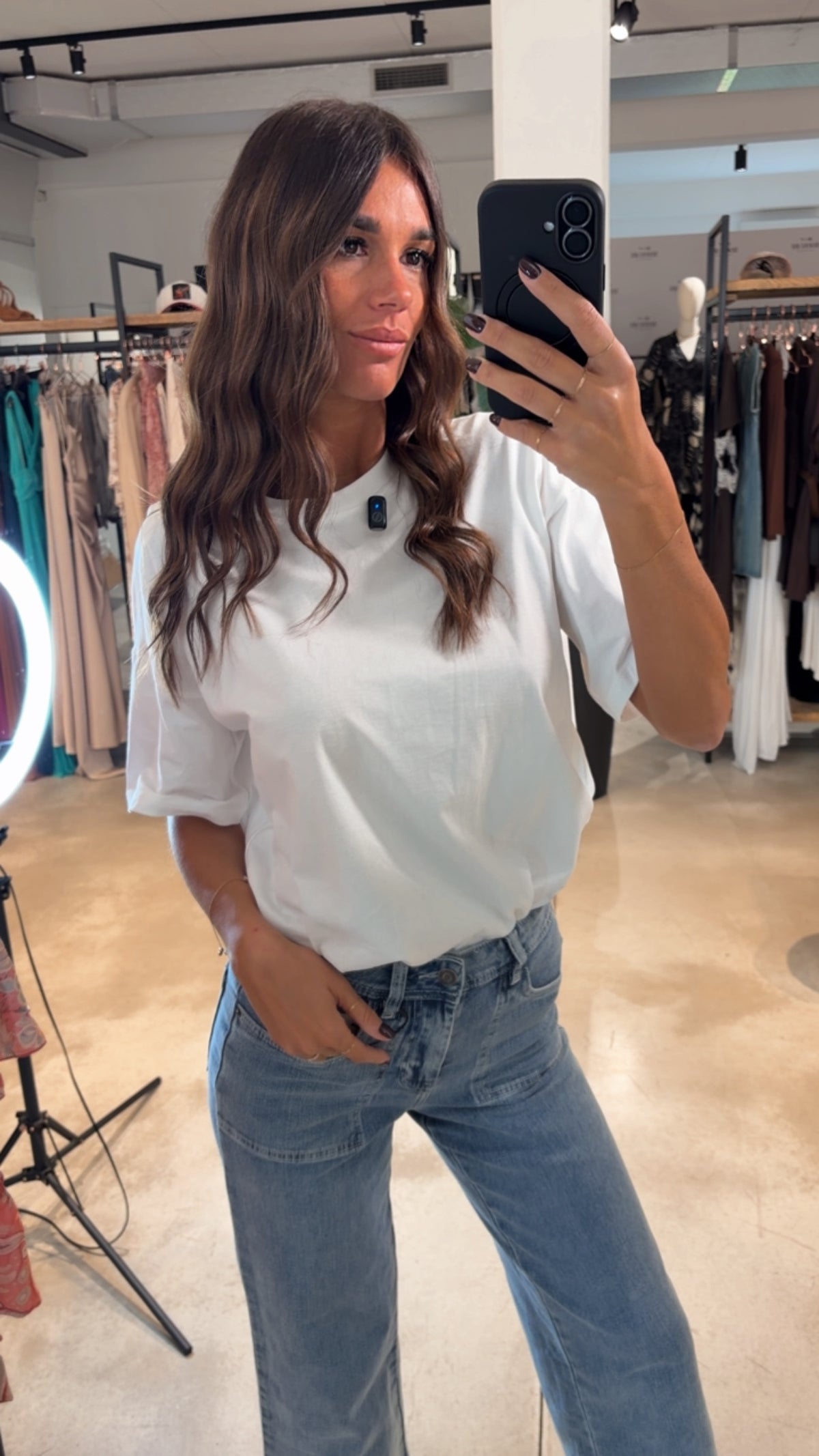 T-shirt Girocollo A Maniche Corte Con Apertura Sul Retro