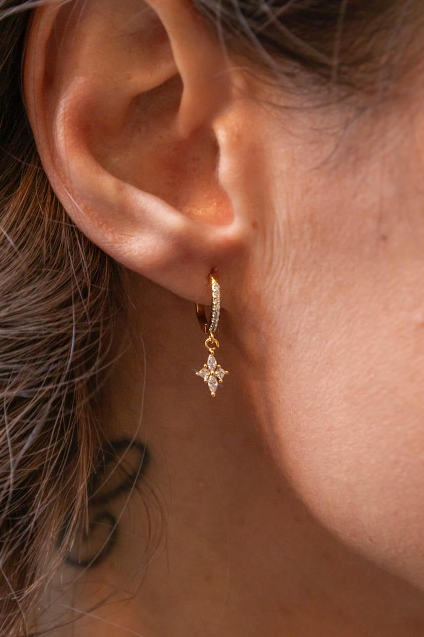 Orecchini A Cerchio 8 Mm Con Charm Rombo E Zirconi