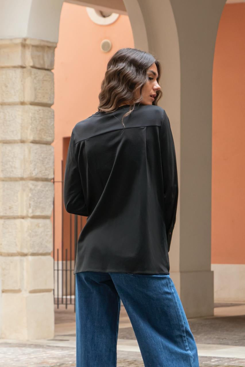 Maglia Basica Con Spacchi Laterali E Polsini Nera