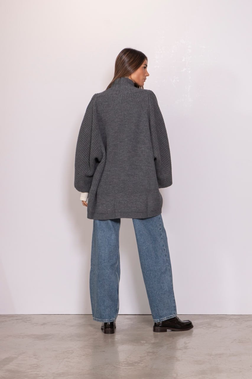 Cardigan over grigio