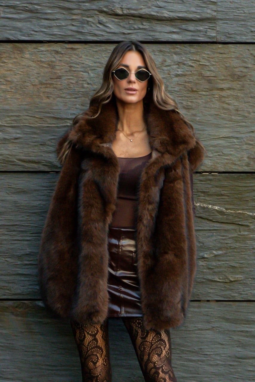Gilet smanicato in ecopelliccia marrone