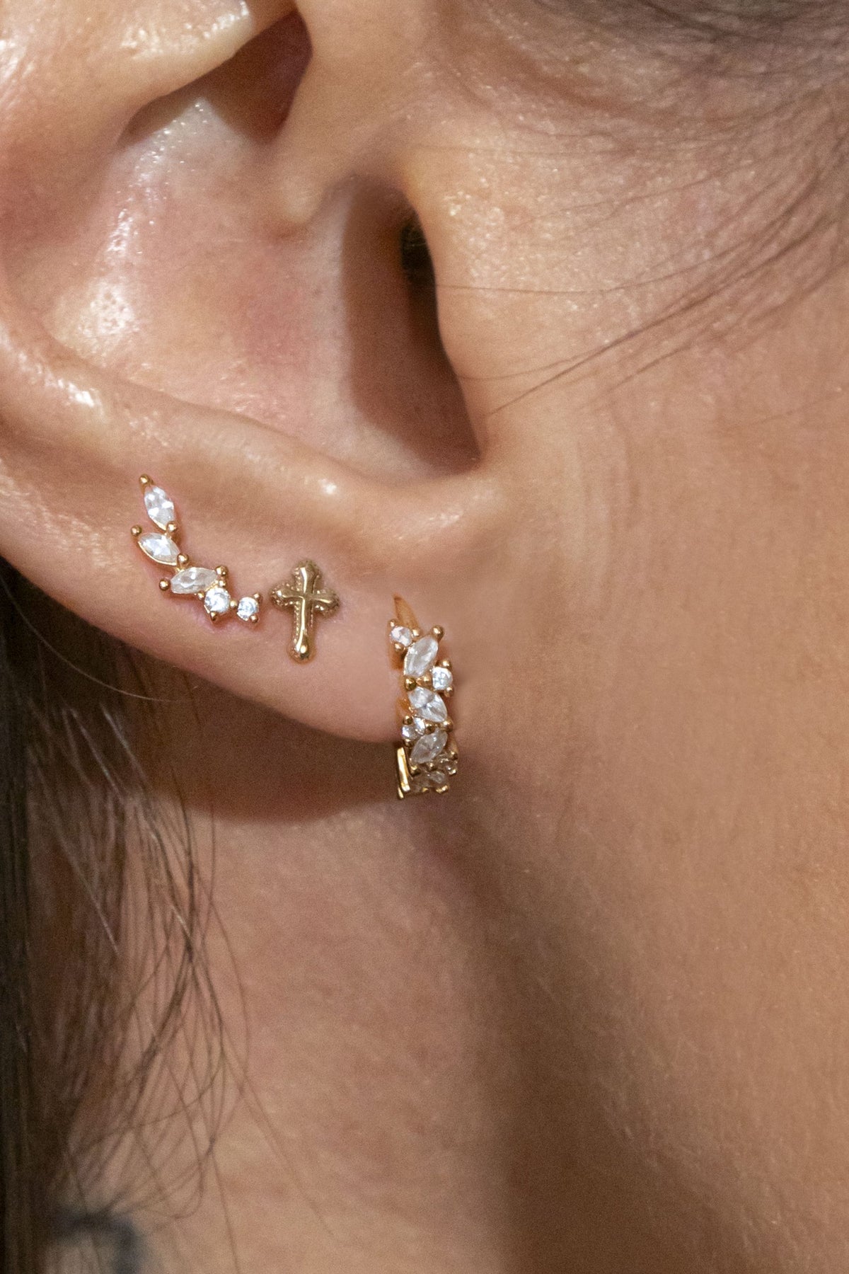 Orecchini A Cerchio 8 Mm Con Zirconi Taglio Marquise