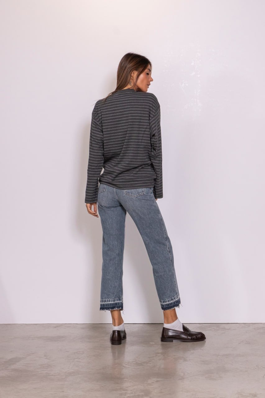 T-shirt over a righe grigia