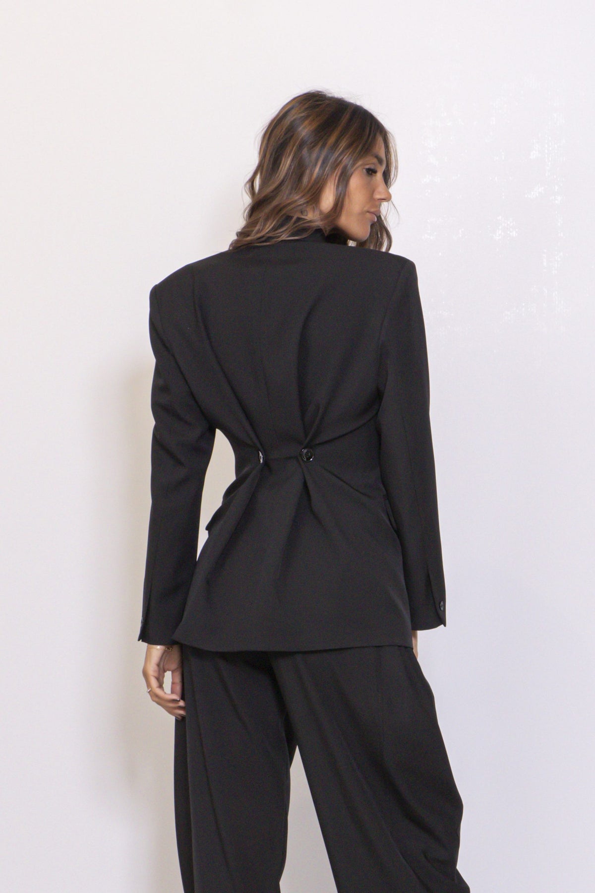 Preordine Giacca Nera Sagomata