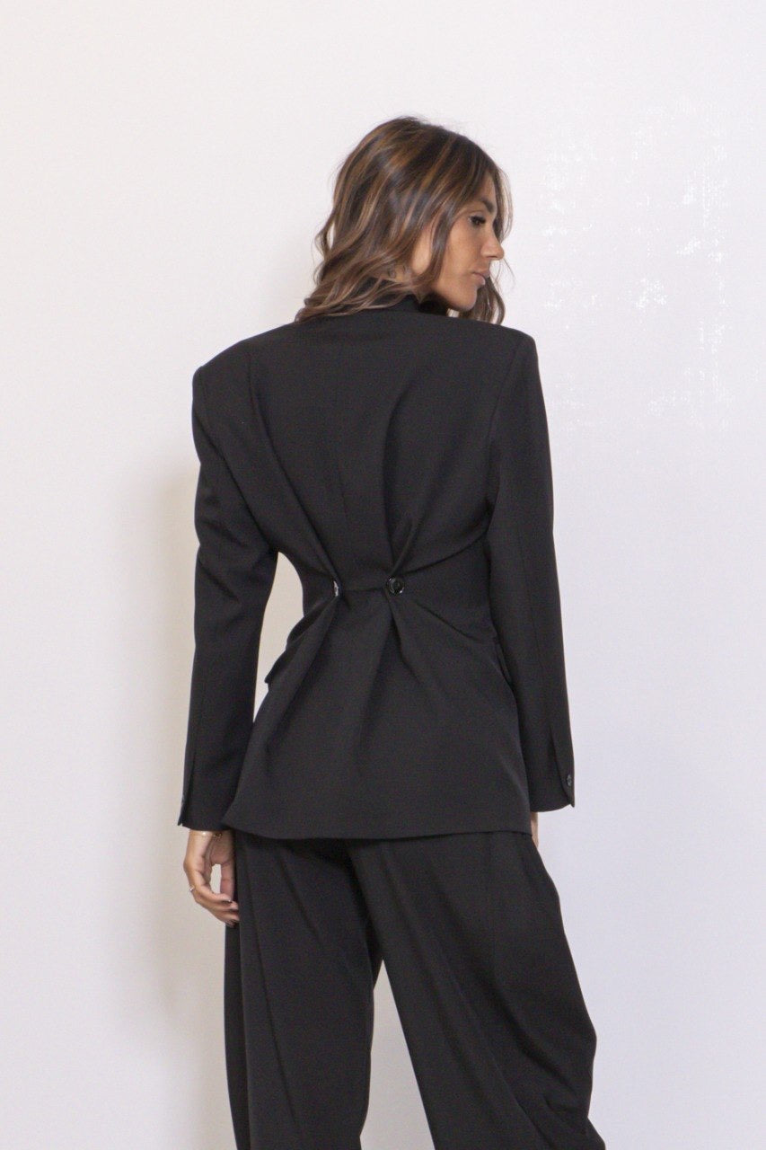 Preordine Giacca Nera Sagomata