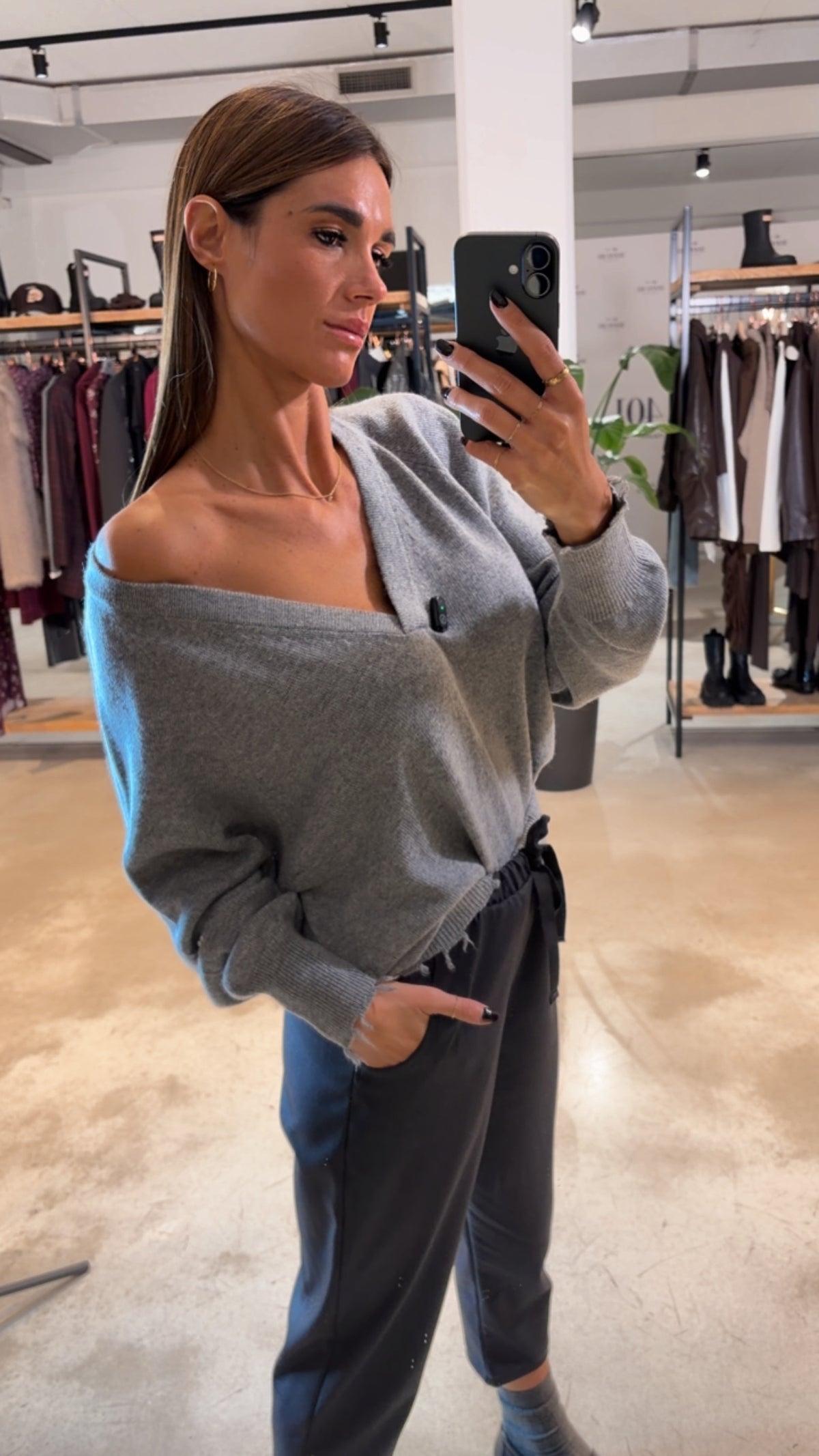 Pull scollo a V con rotture