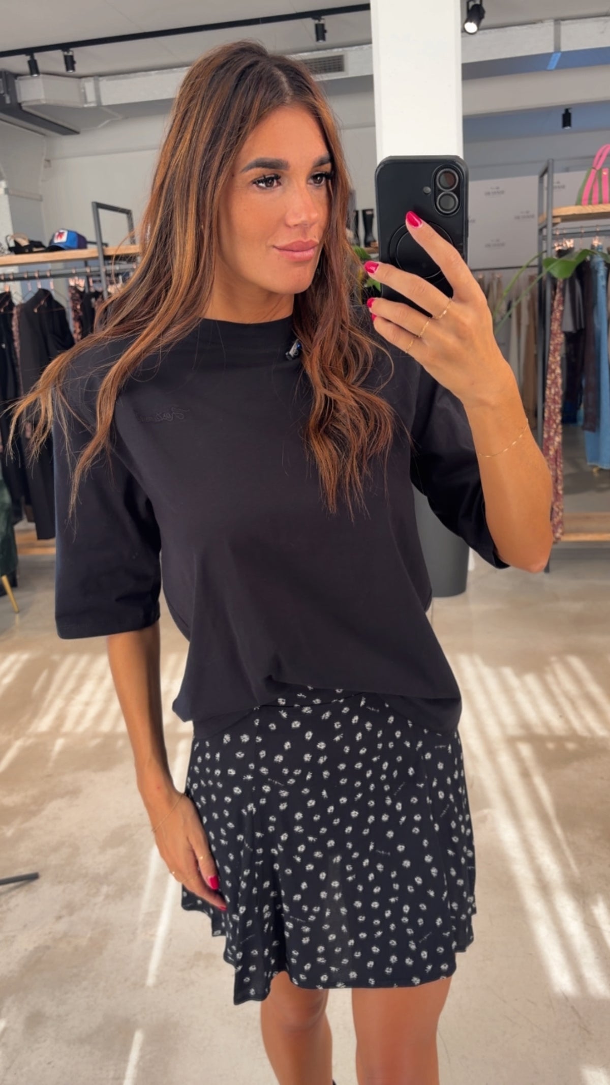 T-shirt Con Spalline E Ricamo