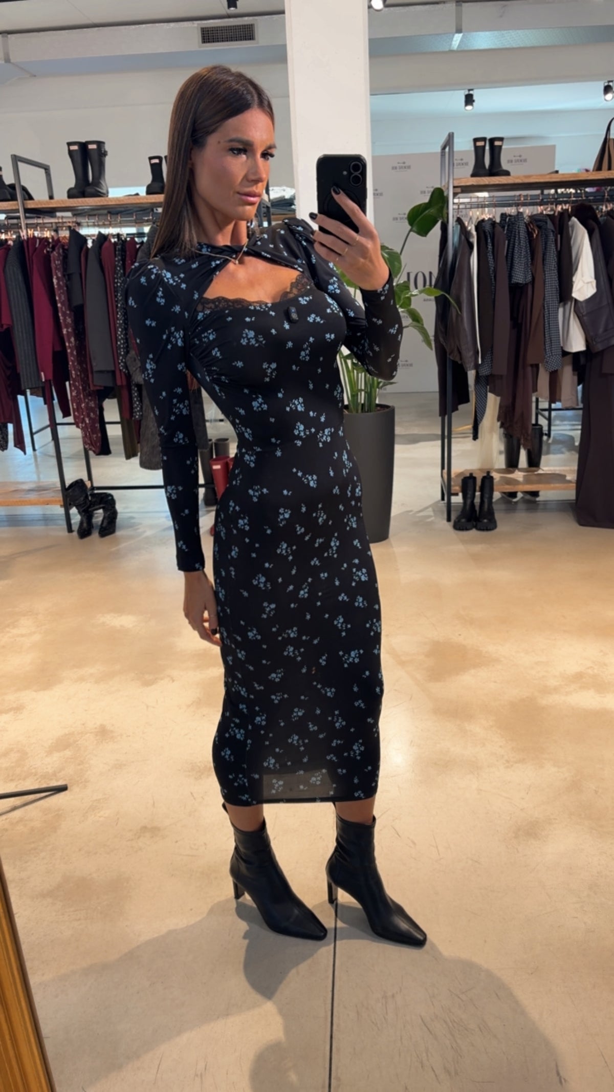 Preordine Abito Midi Con Dettaglio Bralette In Pizzo Tinta Unita Nero