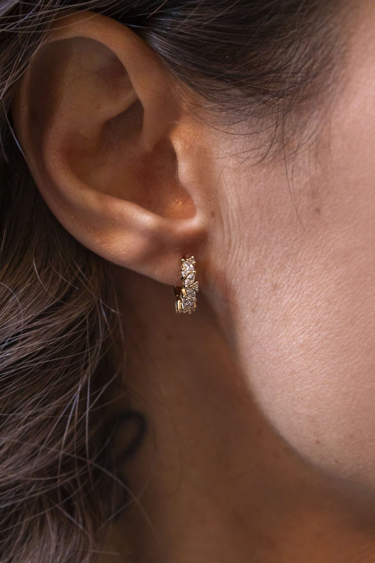 Orecchini A Cerchio 8 Mm Con Zirconi Taglio Marquise
