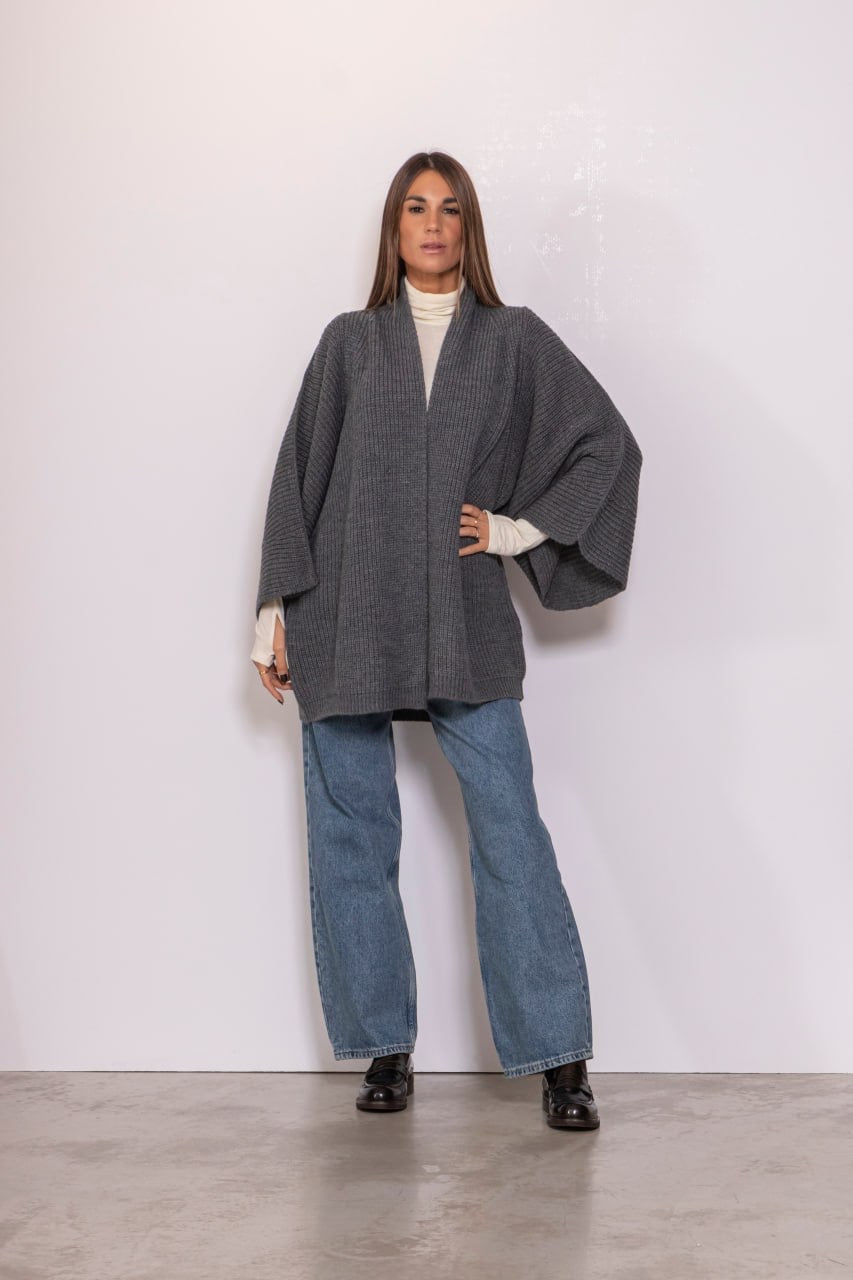 Cardigan over grigio