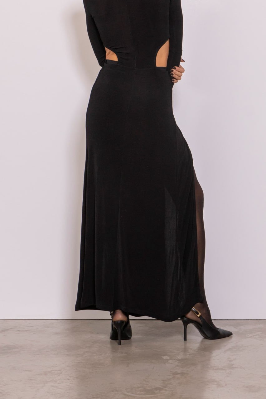 Abito lungo con spacco dettagli cut out