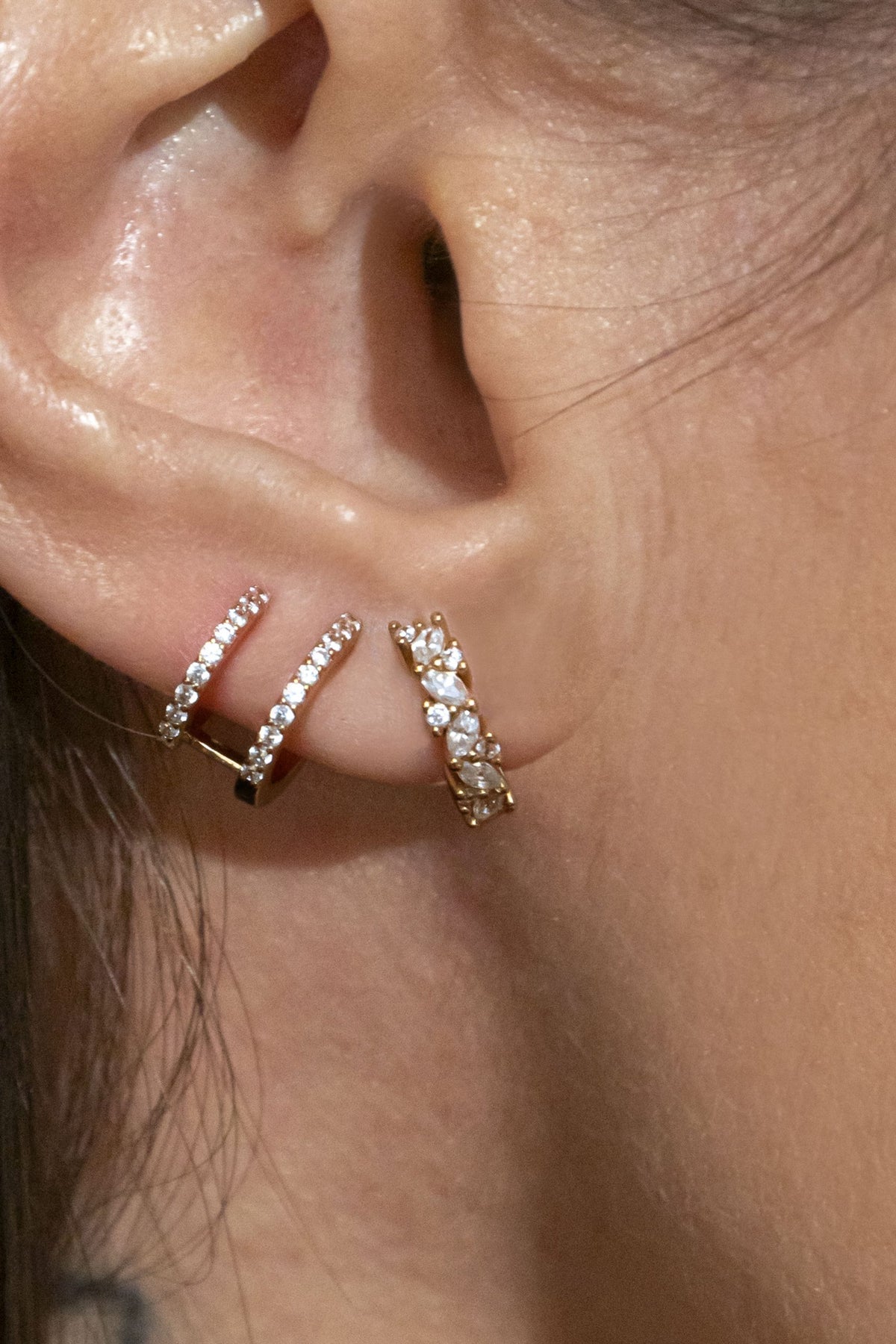 Orecchini A Cerchio 8 Mm Con Zirconi Taglio Marquise