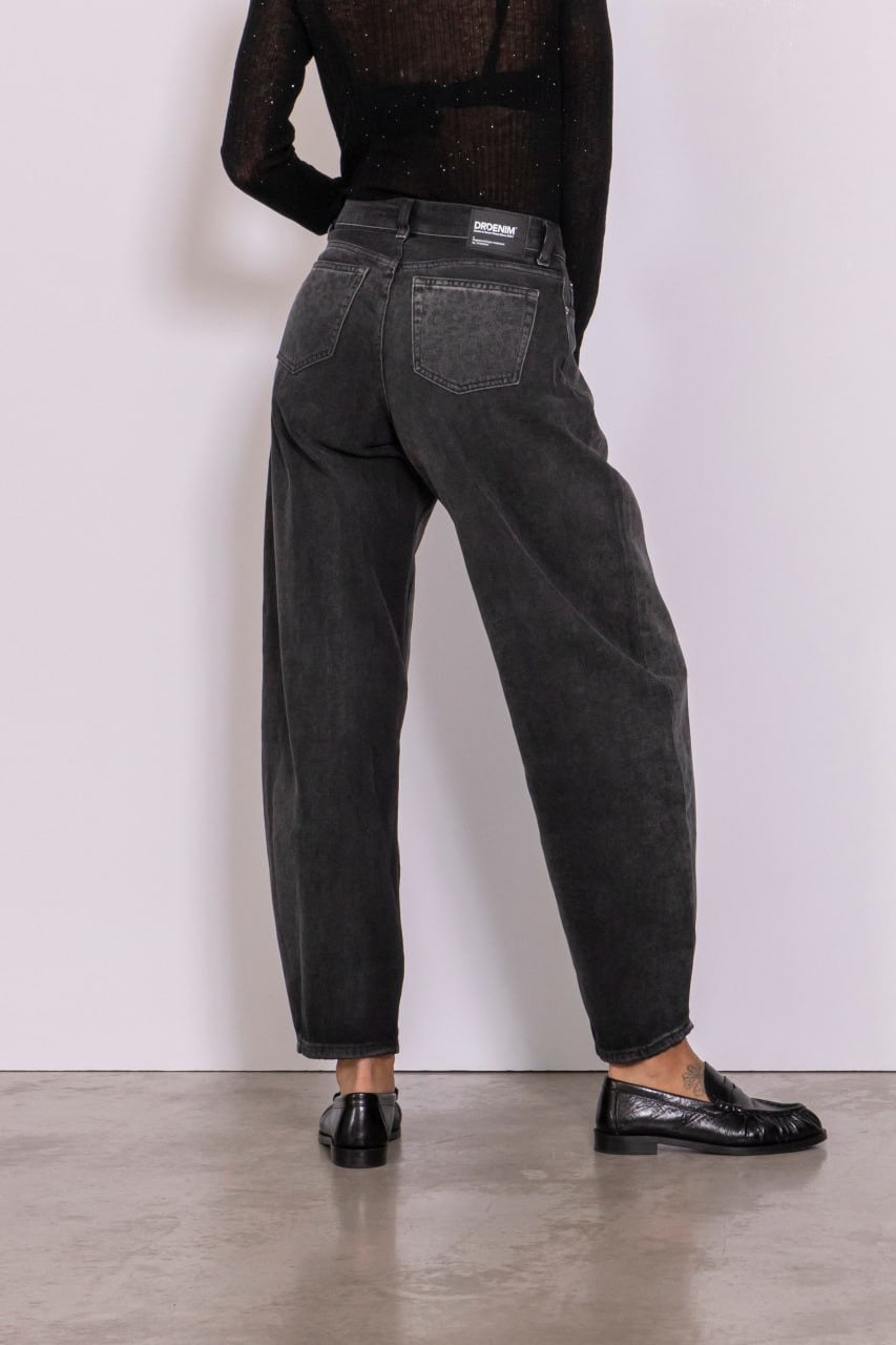 Nanci mid barrel black leopard